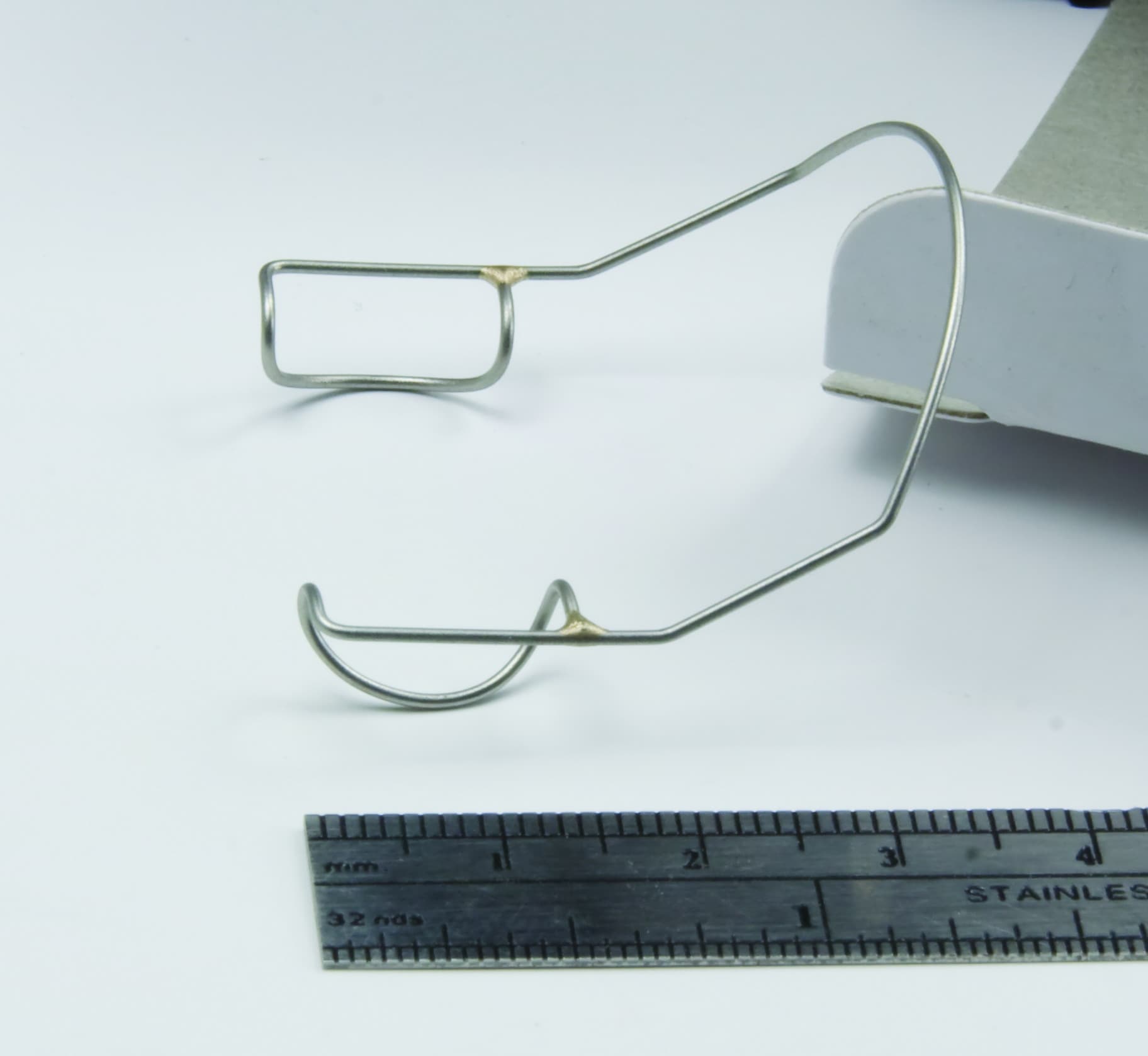 Temporal Approach Wire Speculum